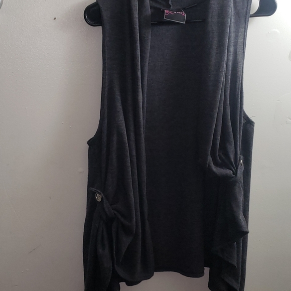 Vest - Picture 2 of 4